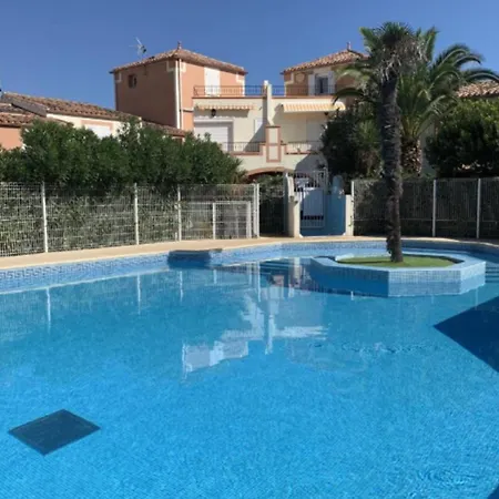 Maloa, De Standing, A Deux Pas, Climatisation, Wifi, Piscine בית נופש
